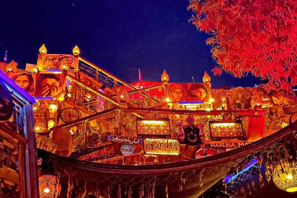 Farsha Cafe at night
