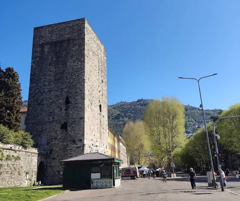 Porta Torre Comol old town