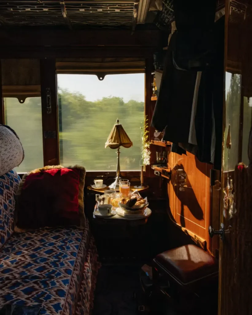 VSOE Historic compartment daytime setup