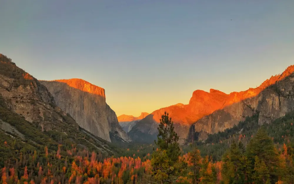 Tunnel View delivers the postcard shot: El Capitan, Half Dome, and Bridalveil Fall