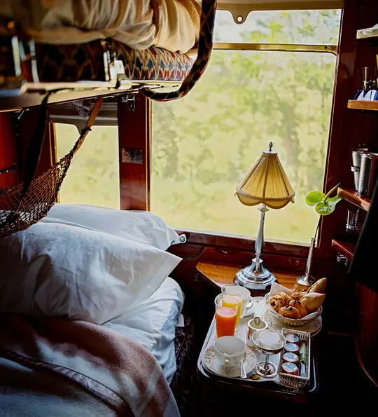 VSOE Historic compartment night-time setup