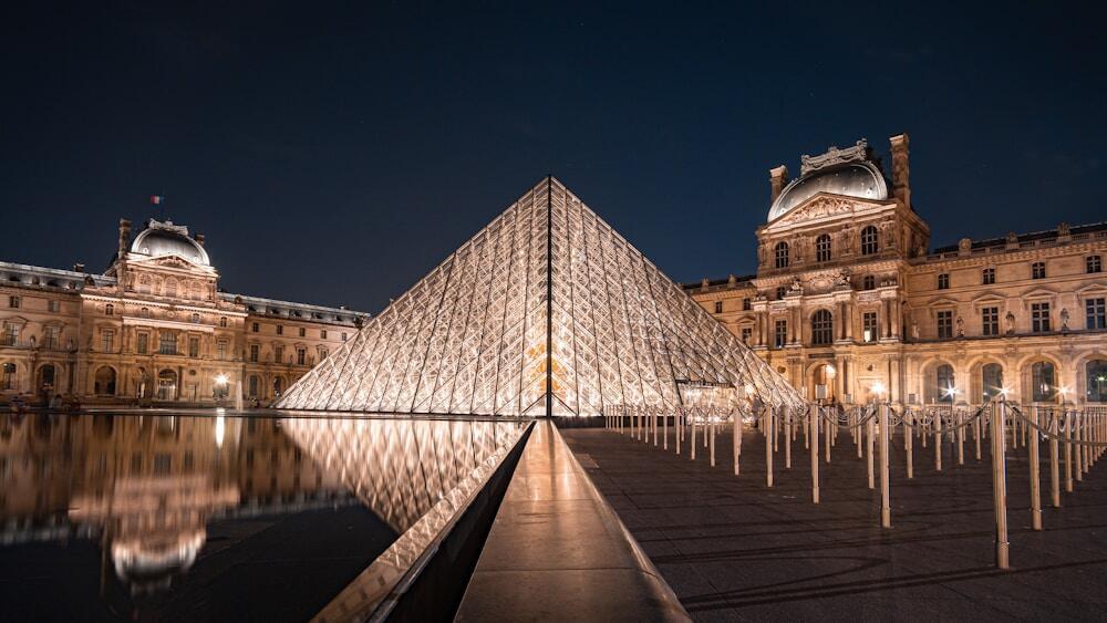 Musée du Louvre by night, Paris