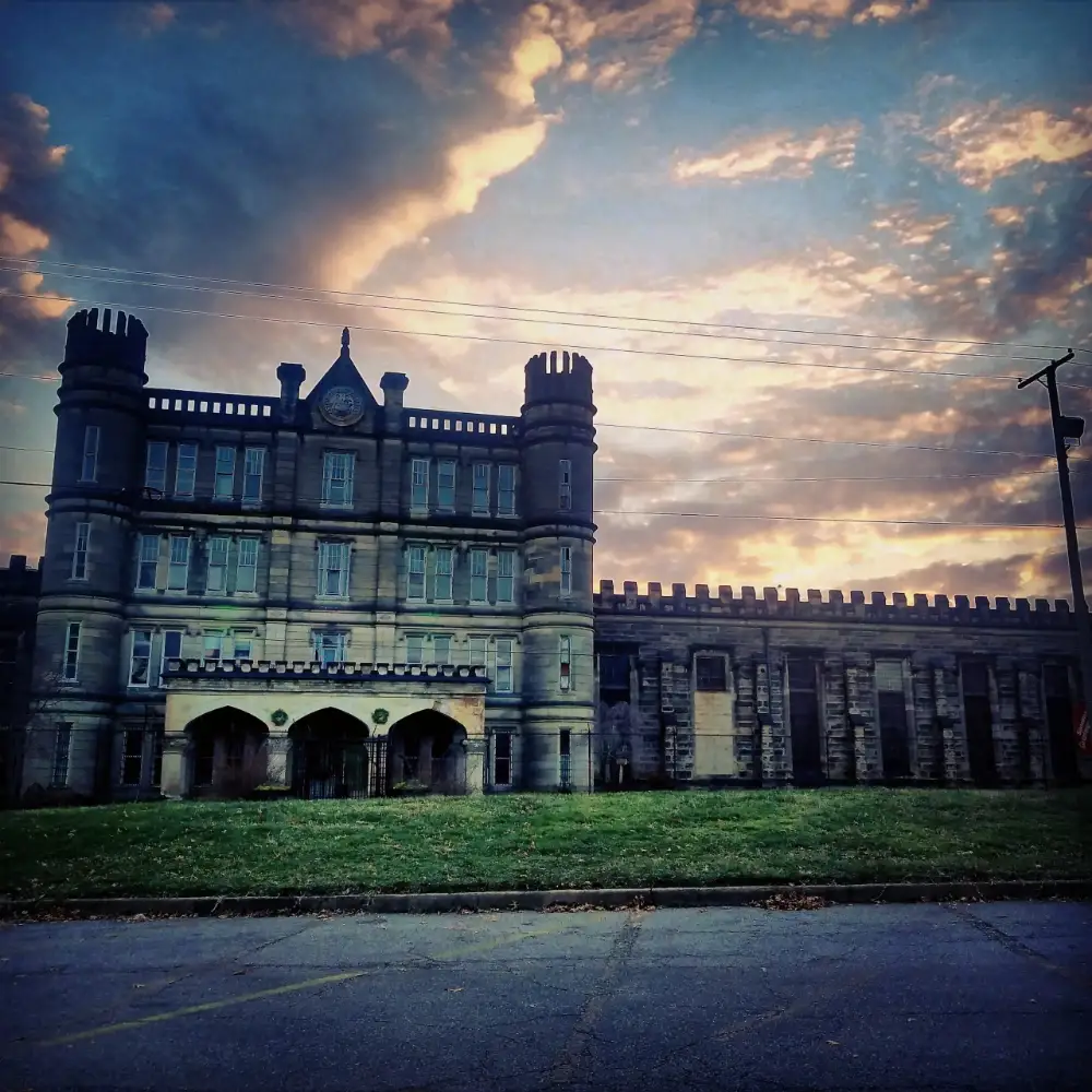 25 Most Haunted Places in the United States and Their Dark Past